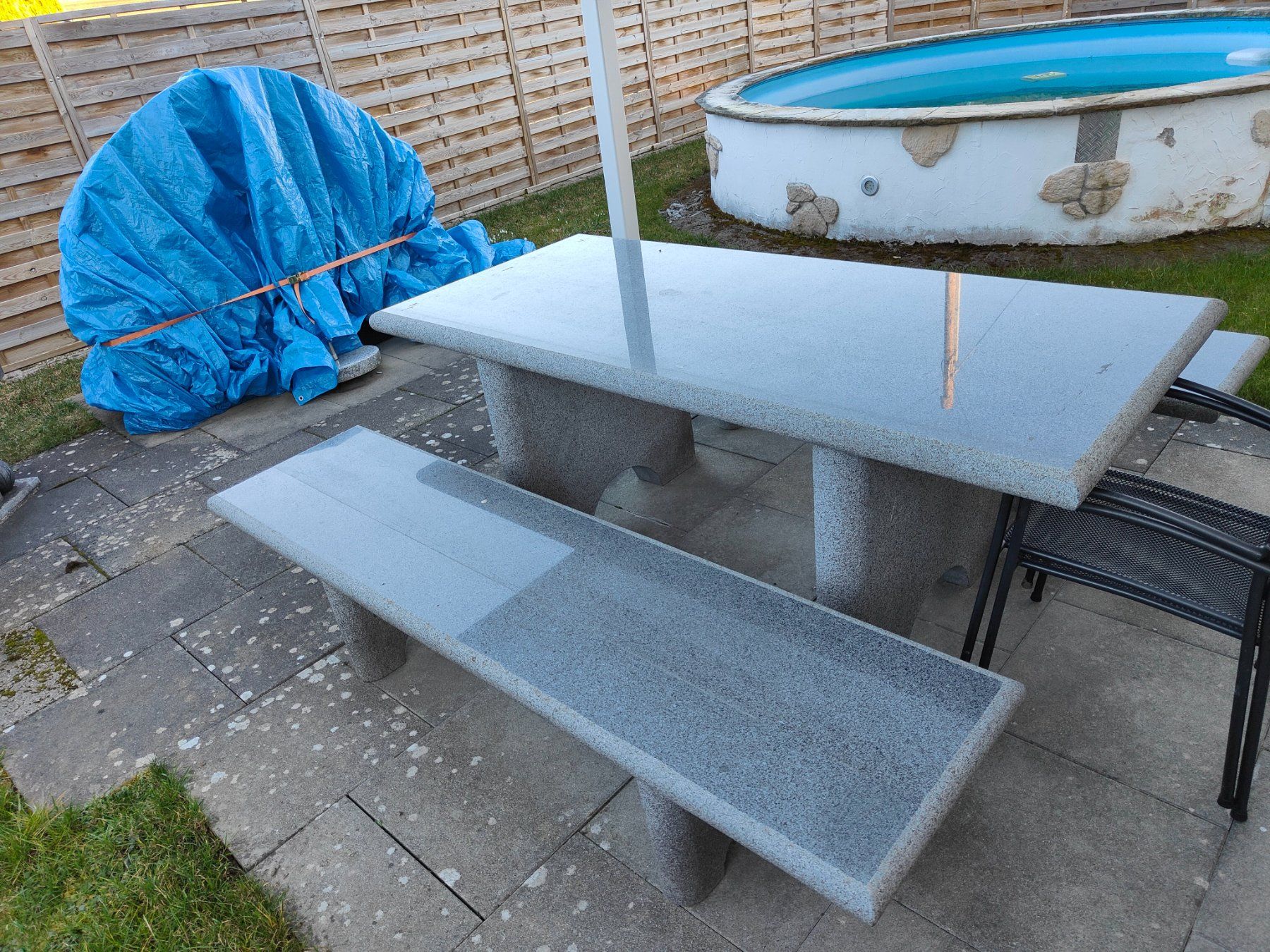 Set di tavolo e panche: Steintisch mit Bänken – Usato da Walde AG venduto da Pimbali 2
