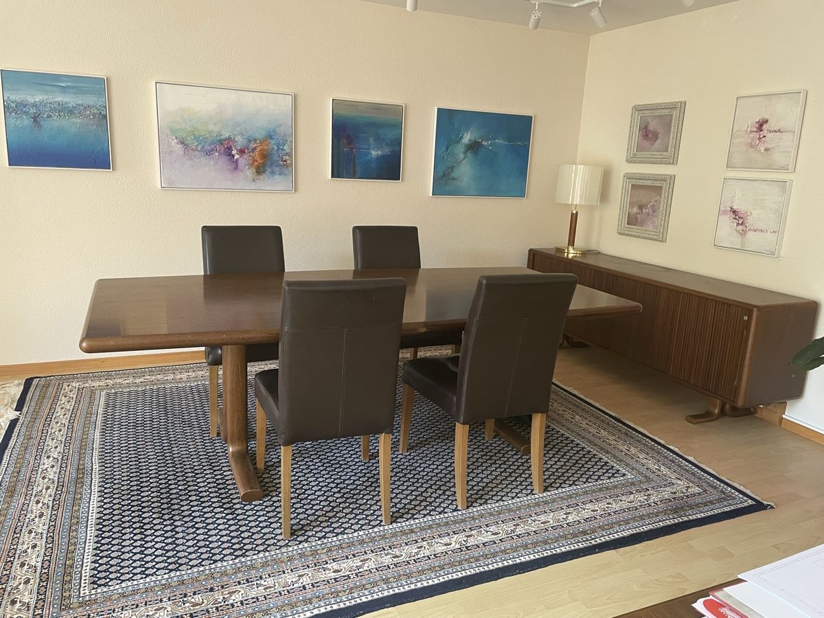 Bureaux: Bürotisch mit 4 Stühlen und Sideboard – D'occasion à Läufelfingen par kimidana