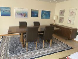 Bürotisch mit 4 Stühlen und Sideboard