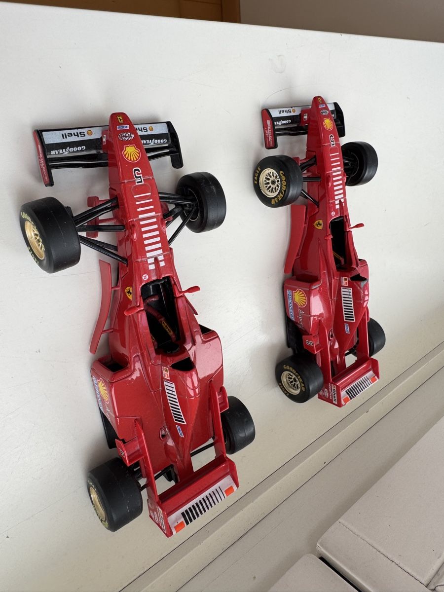 Ferrari Modellini d'auto: 2x Ferrari Formel 1 Modellautos 1:24 – Usato da Wil SG venduto da IozzoL 1