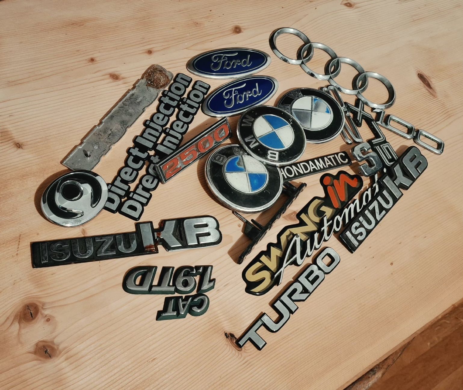 Alle Autoersatzteile: Konvolut Old & Youngtimer Embleme – Defekt aus Triesen von BLACKSHEEP75 2