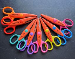 8 Bastelscheren 