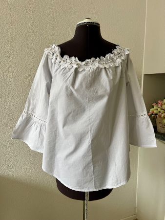 Romantische Off-Shoulder Bluse von Amelie – Größe M speziell