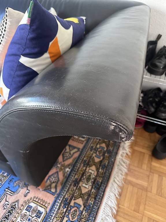 Sofas: Schwarzes Ledersofa zu verschenken – D'occasion à Zürich par Noanba 1