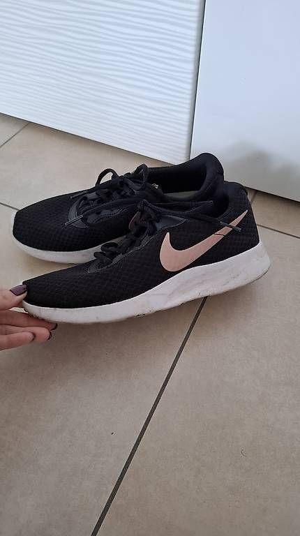 Nike Damenschuhe: Nike Sneaker - Grösse 39 – Gebraucht aus Rickenbach b. Wil von Kth_v8 2