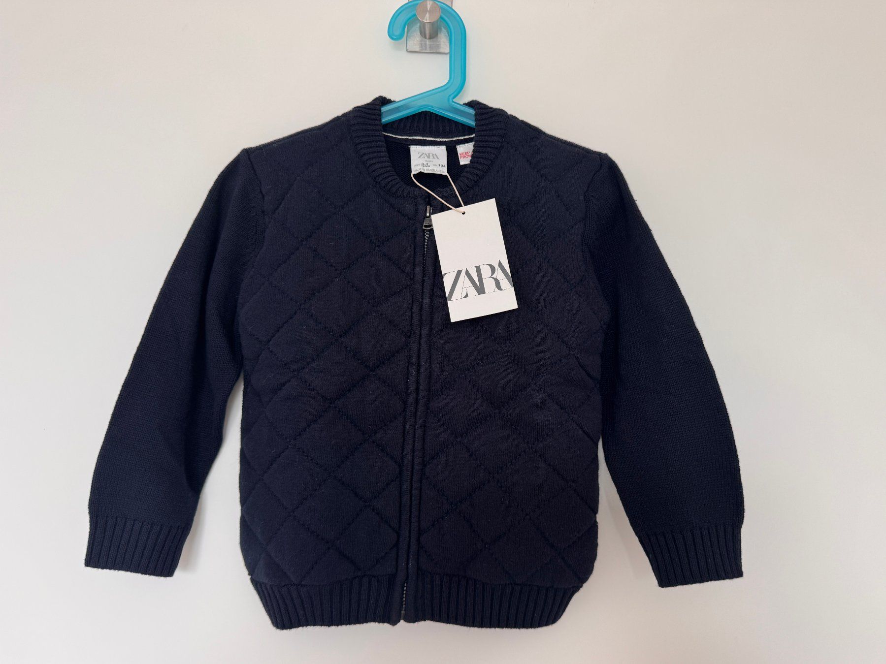 Zara Giacche & Cappotti: Neu** ZARA Steppjacke / Strickjacke Gr. 104 – Nuovo e nell'imballaggio originale da Zollikon venduto da Krenapf 1