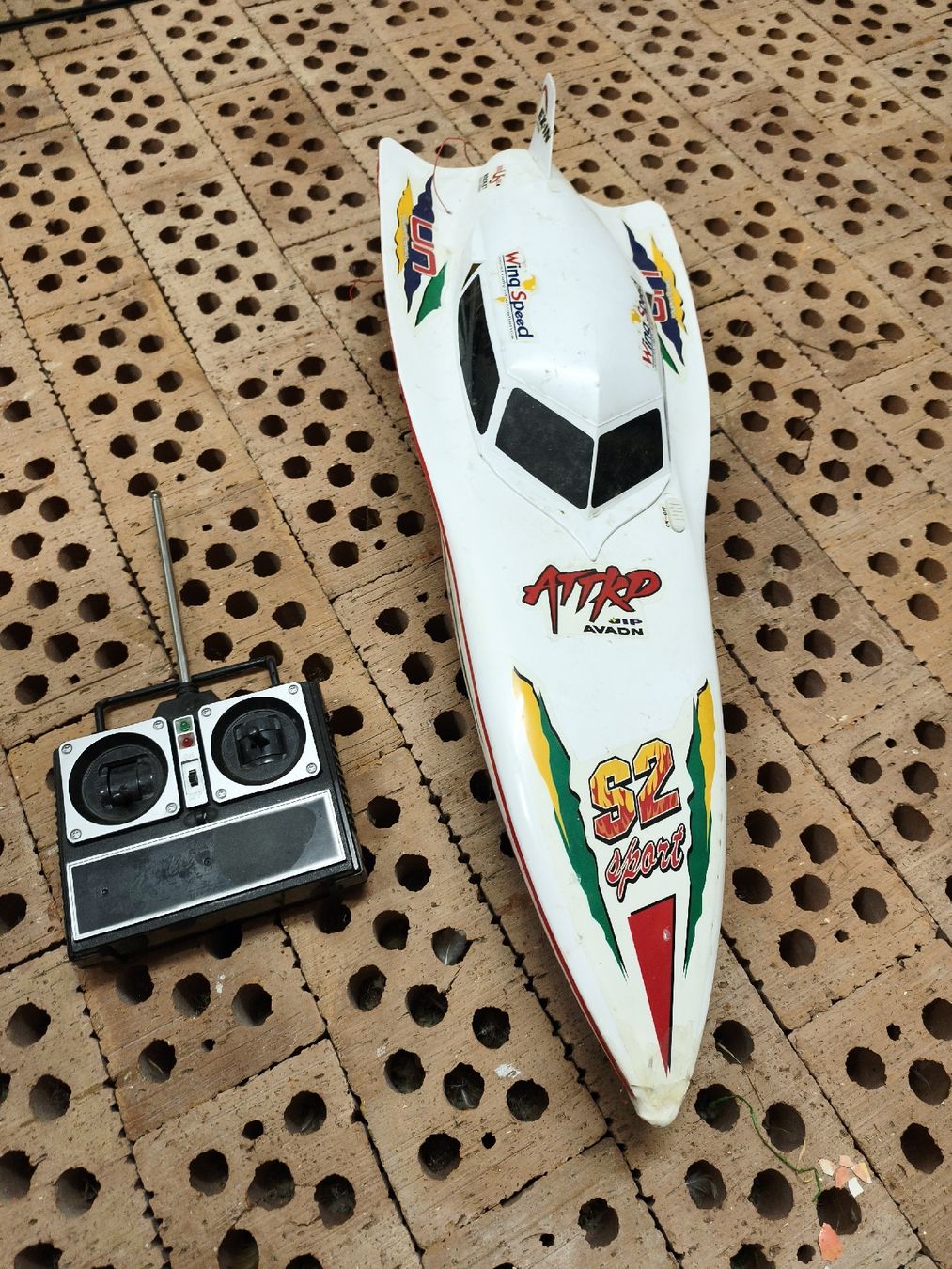 Modellismo RC: Speedboot mit 2 Motoren  – Difettoso da Gontenschwil venduto da Jeepli1970 2