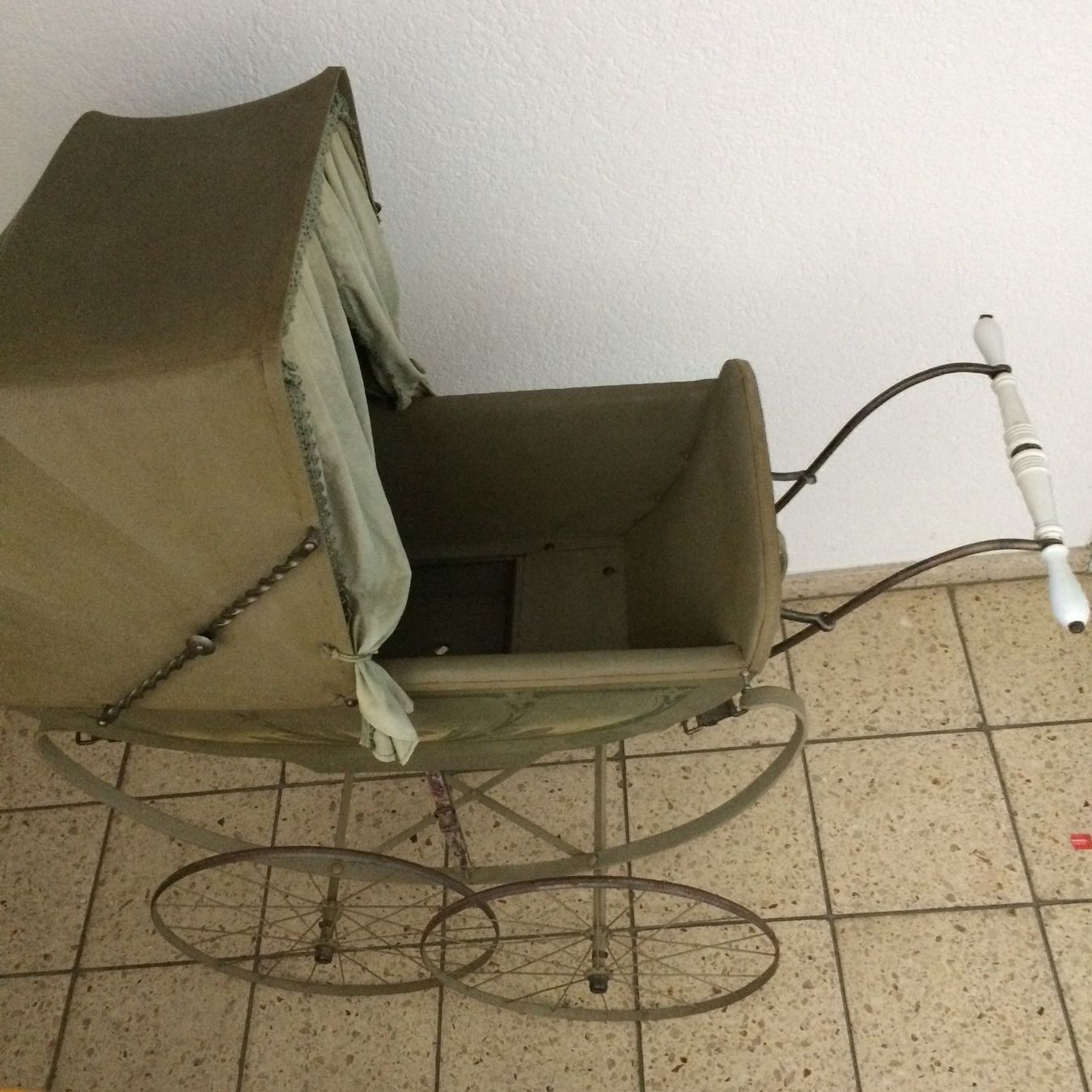 Carrozzine: Antiker Kinderwagen – Usato da Tägerig venduto da oiluig83