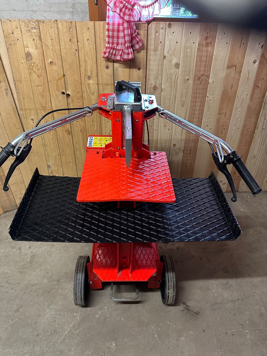 Tutte le macchine: Holzspalter 8,5Ton – Usato da Huttwil venduto da Ente1234 8