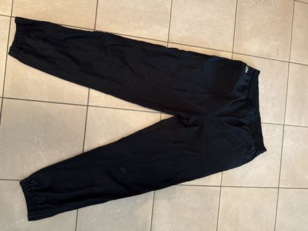 Training de sport Lacoste noir taille FR 3 ou S