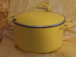 Casserole jaune emaillée env 22 cm vintage/ancienne bon état