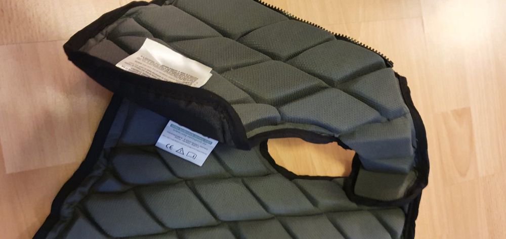 Protections: Rückenpanzer Reitsport, USG-Reitsport, Kinder und Jugendlich – D'occasion à Rheineck par Jmurmeli 4