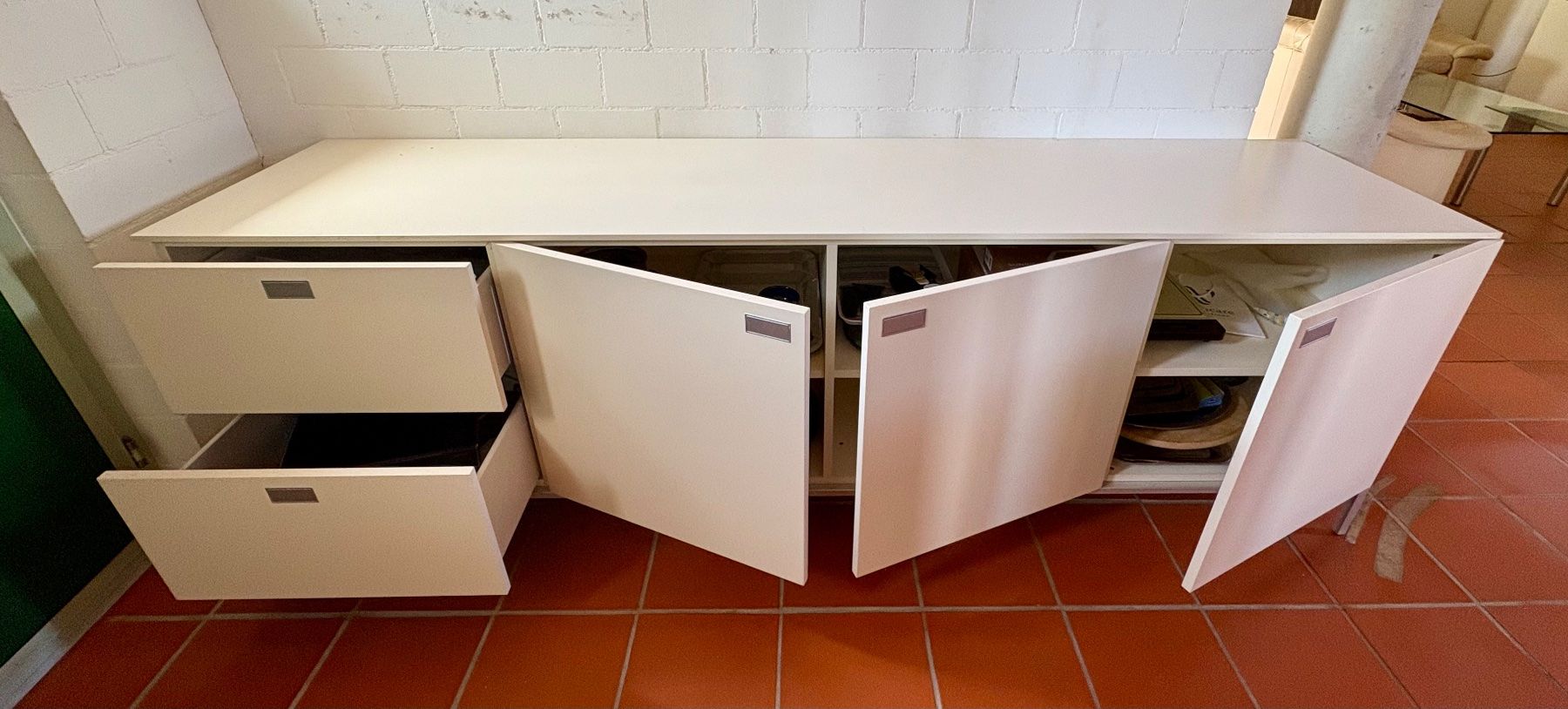 Cassettiere: Sideboard weiss mit Schubladen und Türen – Usato da Seuzach venduto da Tomb1980 2