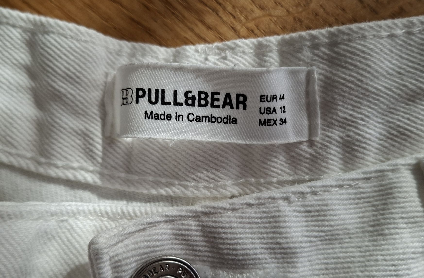 Pull&Bear Jeans: Pull&Bear Jeans weiss weit geschnitten Grösse 44 – Gebraucht aus Möhlin von fase01 2