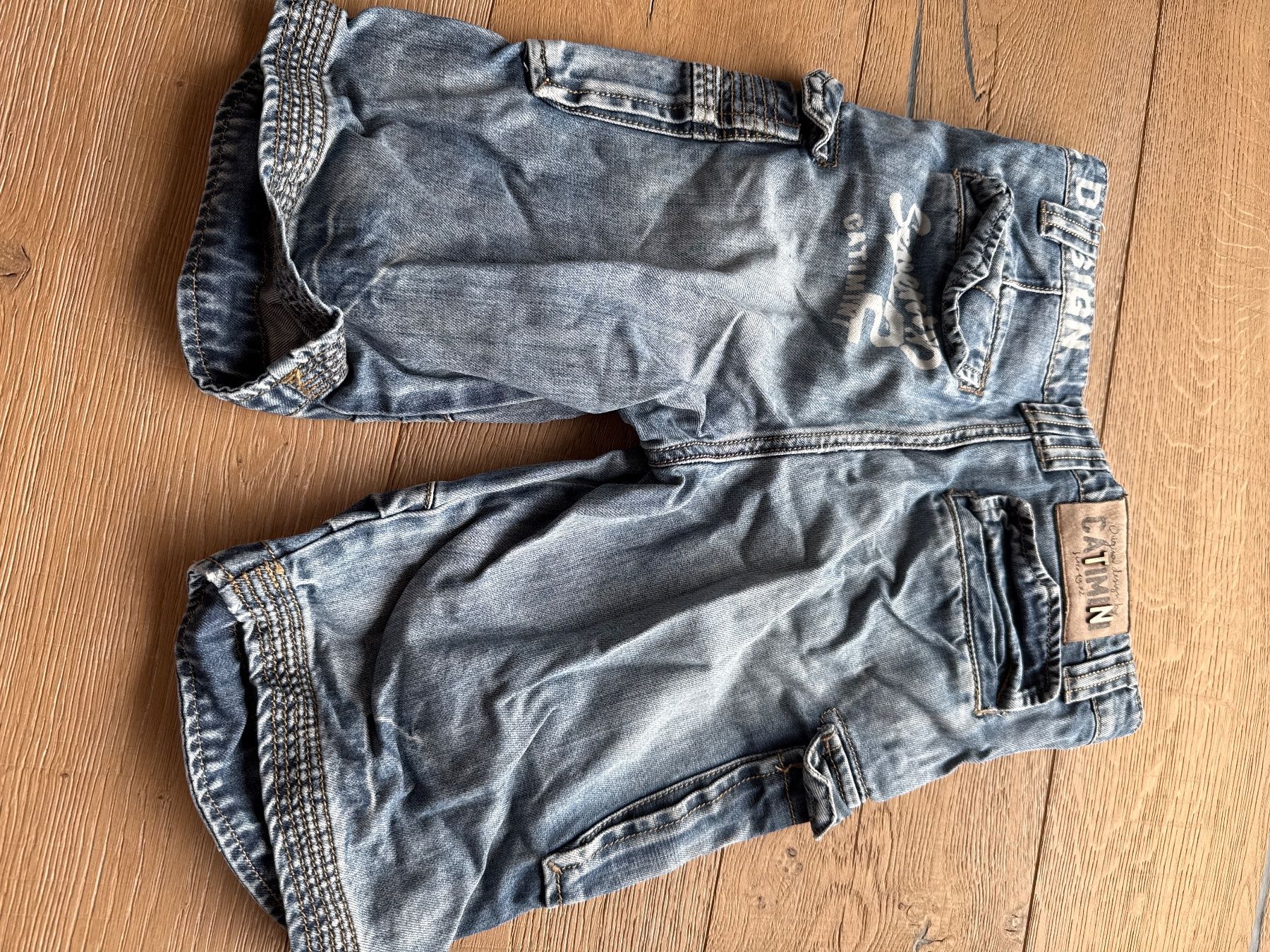 Catimini Pantaloni: Catimini Jeansshorts Gr. 126 – Usato da Himmelried venduto da Dievole 1