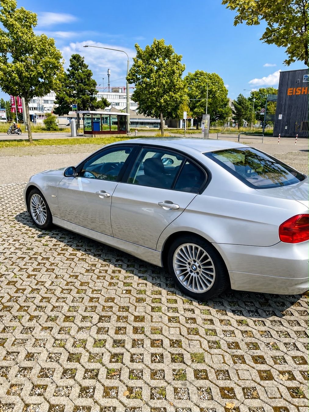 BMW Autos: BMW 318i E90 – Gebraucht aus Basel von nou_2yzh