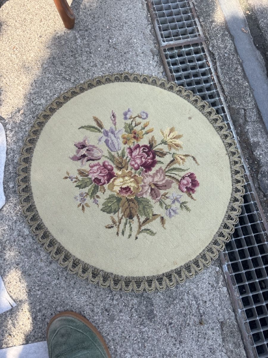 Tapis: Runder Gobelin mit Blumenmuster Nr. 1 – D'occasion à Reinach par handyman_gp