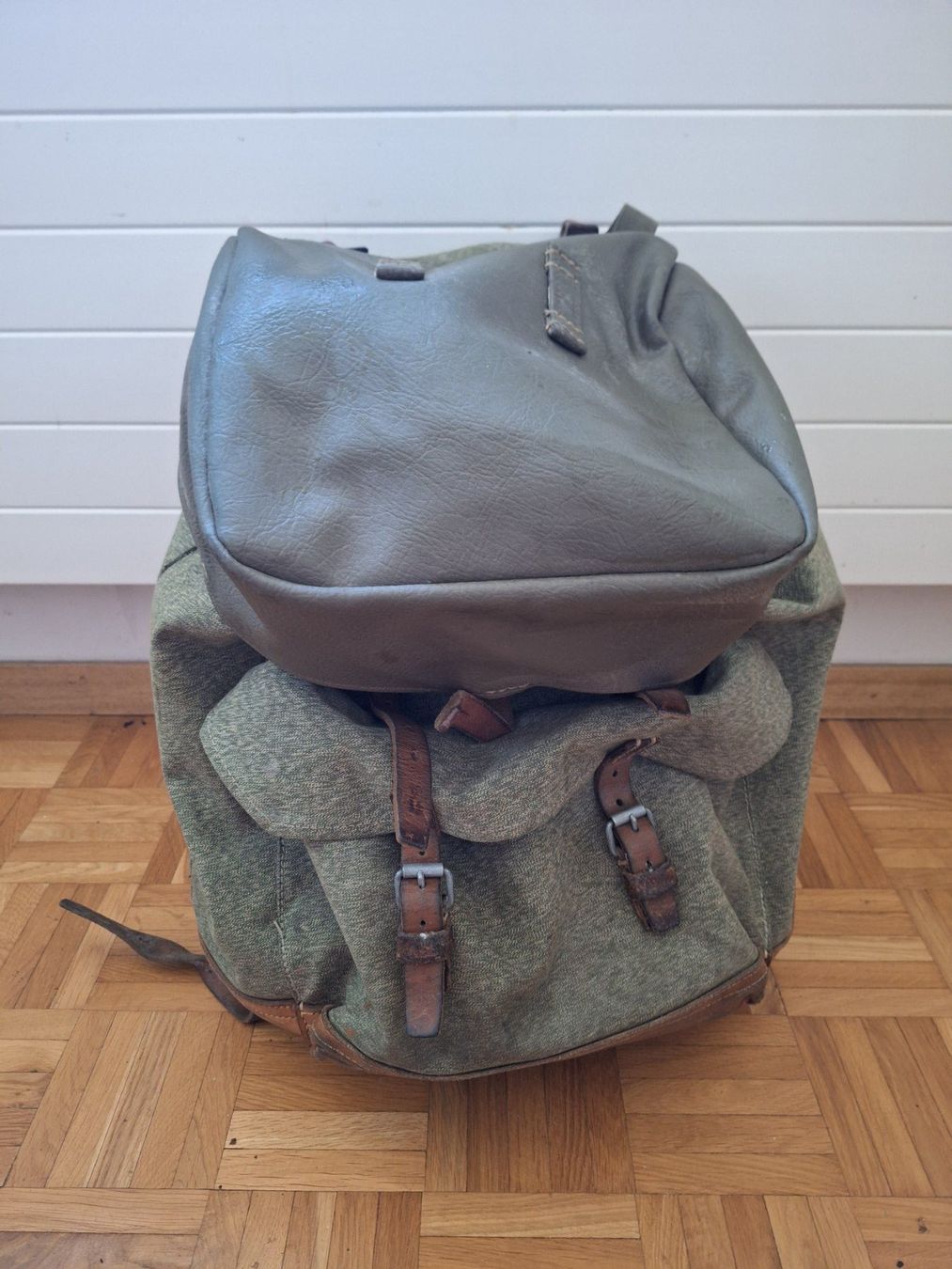 Zaini: Original Schweizer Armeerucksack, mit Brotsack – Usato da Zürich venduto da t24_de