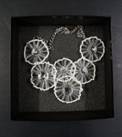 Emporio Armani Statement-Kette mit Blumen