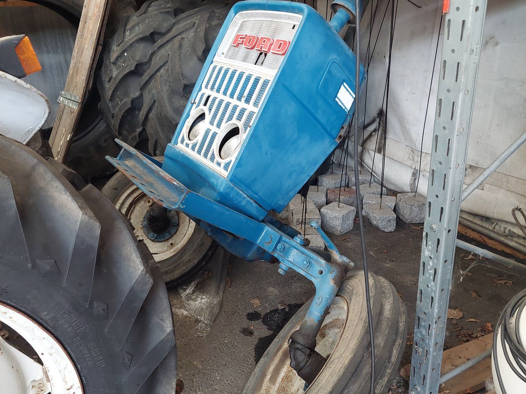 Ford Trattori: Traktor Ford 2000 ohne Motor - Ersatzteilträger – Difettoso da Thalheim AG venduto da Wernli5112 1