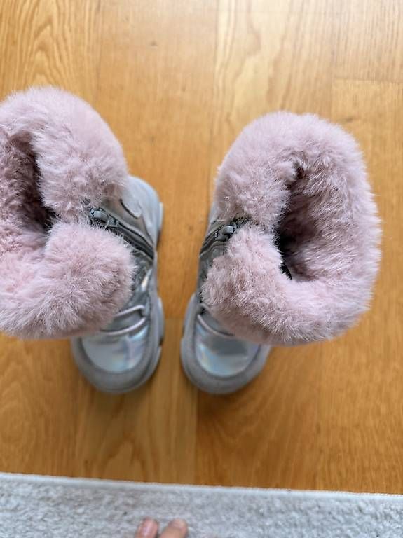 Scarpe per ragazze: Winterschuhe Grösse 23 – Usato da Hochdorf venduto da Veronica89 1