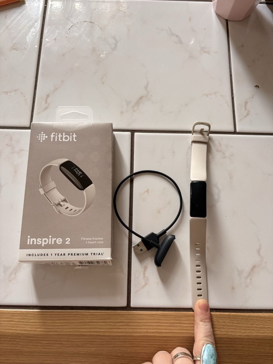 Fitbit Smartwatch: Fitbit Inspire 2 presque neuve – Gebraucht aus Moutier von Cfrne