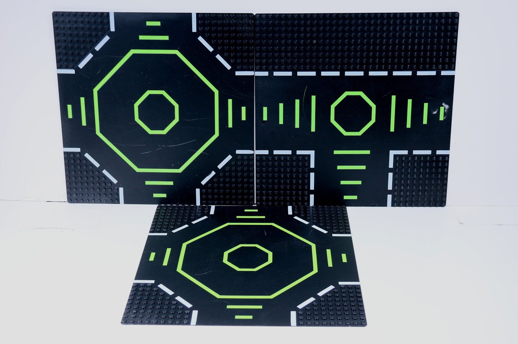 Lego Kit di costruzioni: 3 Stück Black Baseplate, Road – Usato da Hettlingen venduto da Scholi99