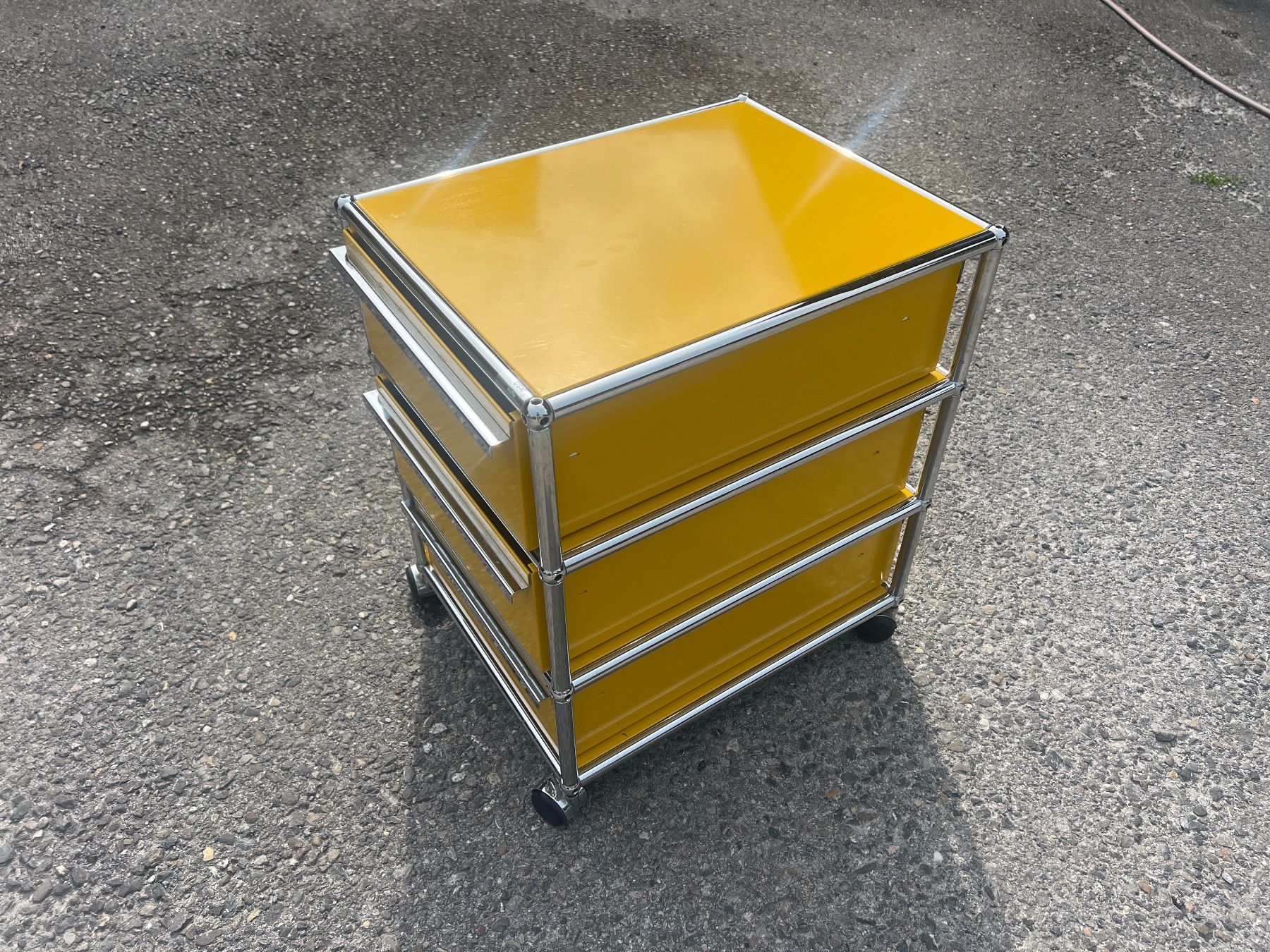 USM Korpus: USM Haller Rollkorpus Gelb – Gebraucht aus Otelfingen von Yossi-68 2