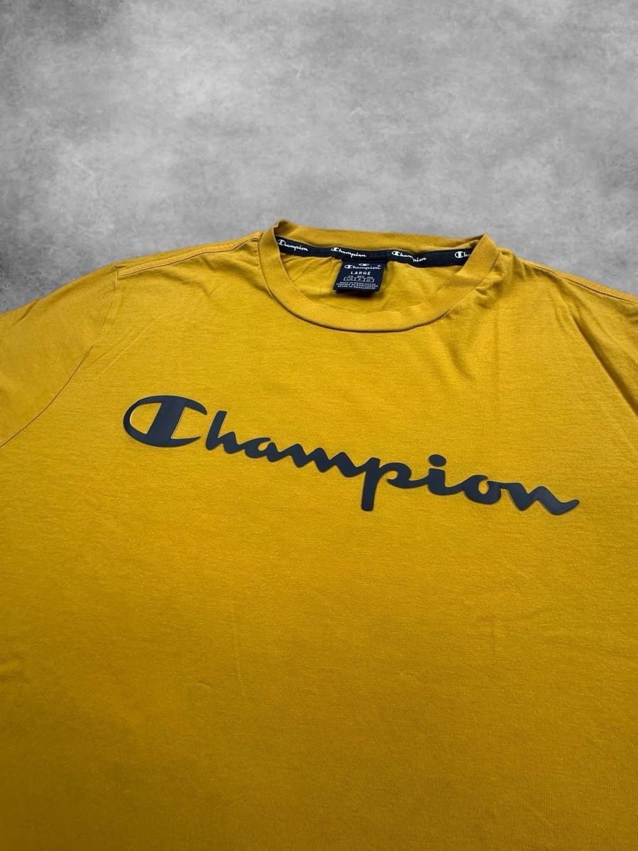 Champion T-shirt: Champion T-shirt – Usato da Erlinsbach SO venduto da TogaResell 1