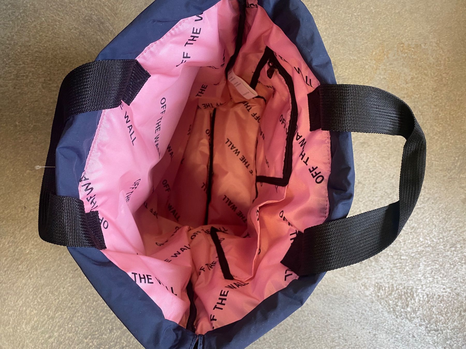 Vans Borse da donna: Sac Vans Femmes – Nuovo e nell'imballaggio originale da Orbe venduto da D-stockFactory-Orbe 1