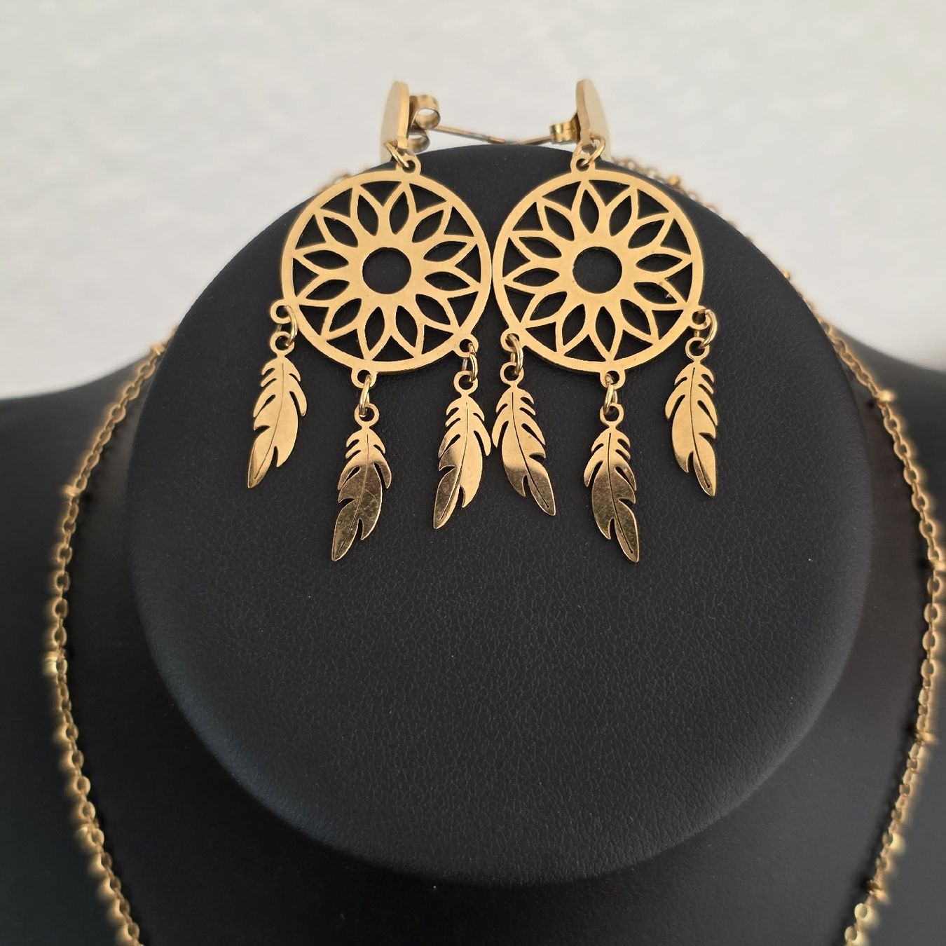 Ciondoli: Schmuckset Traeumer Amulett mit Federn Goldfarben Neu – Nuovo (secondo la descrizione) da Rheinsulz venduto da Gilea 2