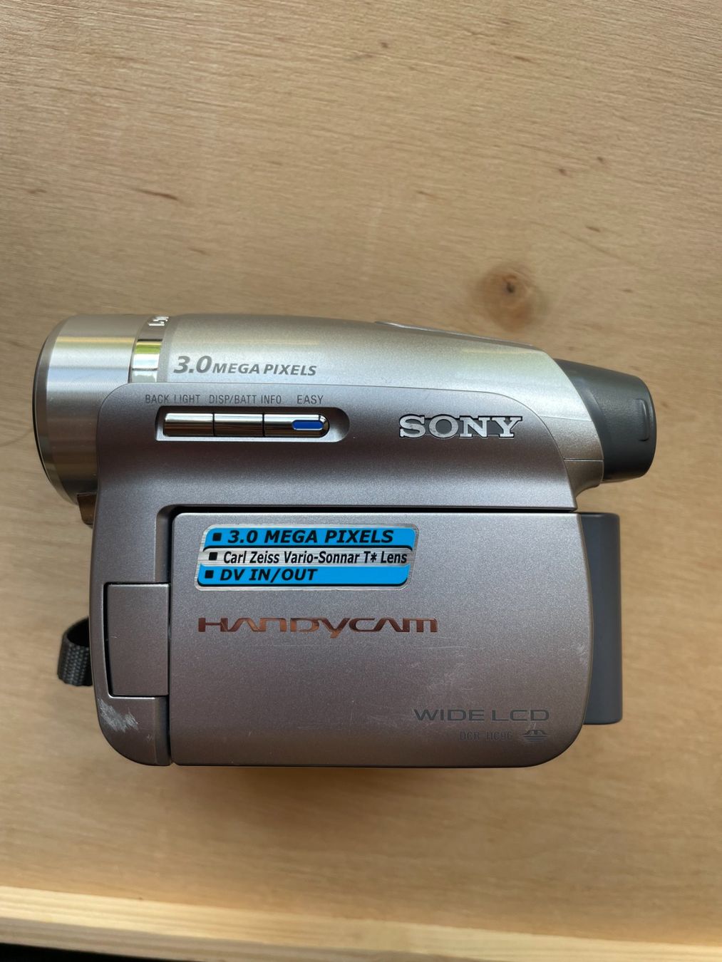 Sony Camcorder: Sony DCR-HC96 cassette – Gebraucht aus Montagny-les-Monts von Kid_bmoo 2
