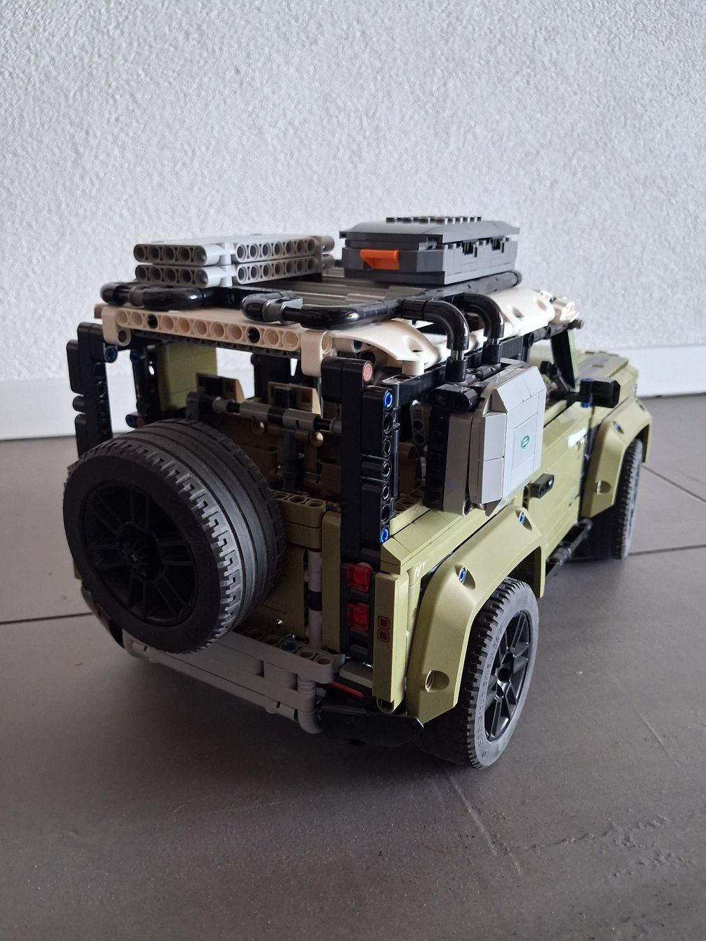Lego Kit di costruzioni: LEGO Land Rover Defender 42110 – Usato da Thierrens venduto da Tbox 3
