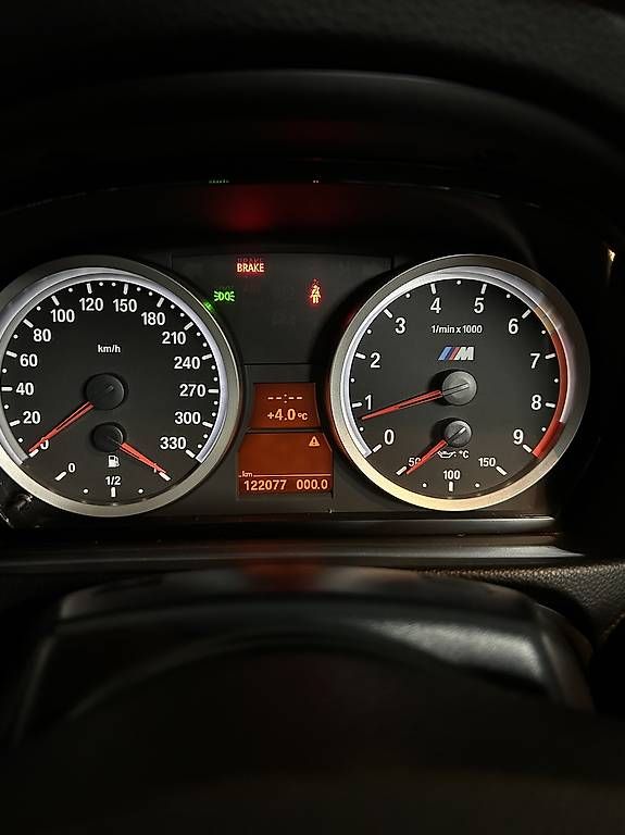 Autos: BMW M3 V8 E93 Handschaltung ab MFK und Service – Gebraucht aus Zug von Pmisko 4