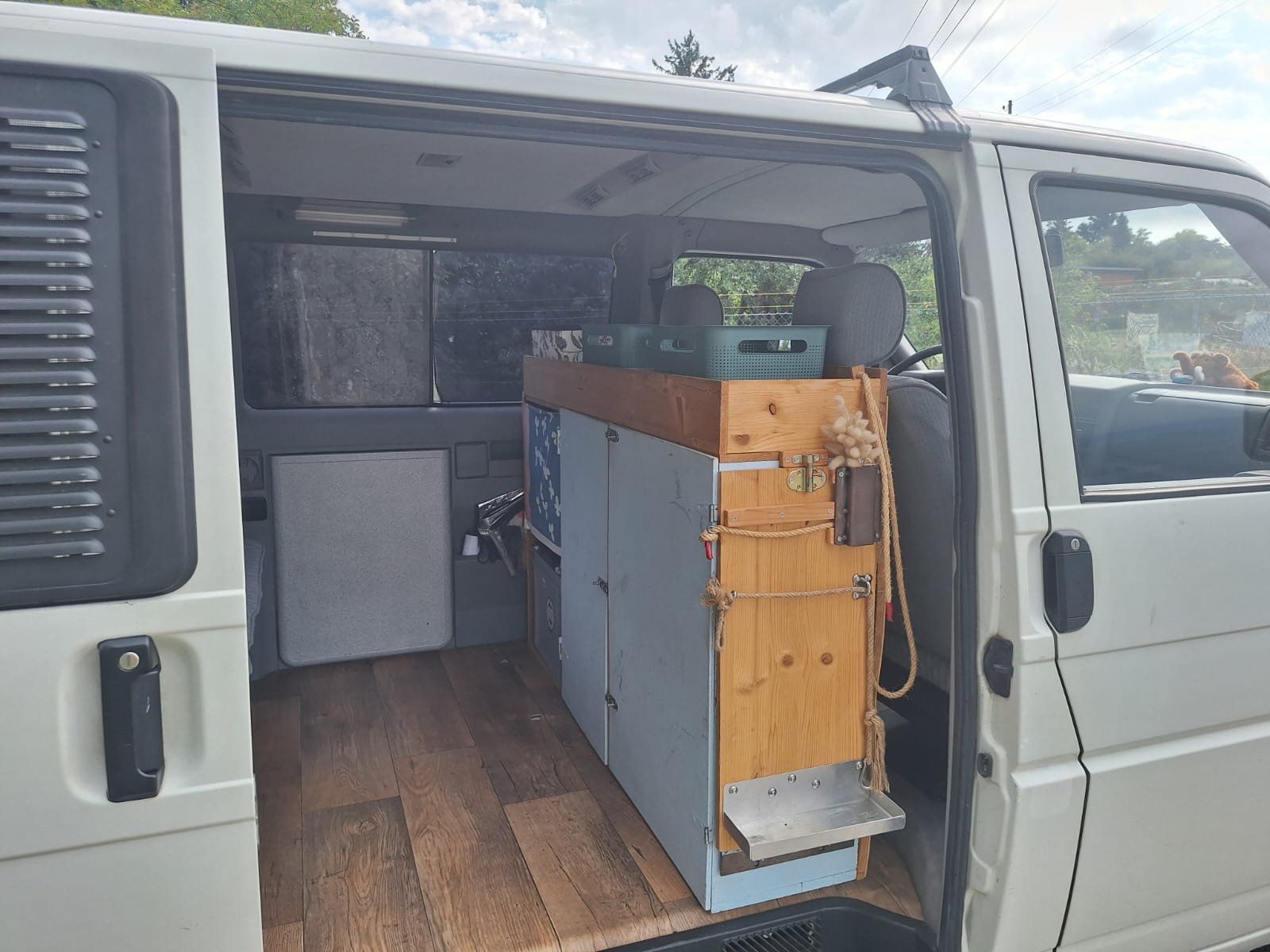 VW Camping Fahrzeuge: VW T4 Multivan Camper – Gebraucht aus Gerolfingen von Seehof25 6