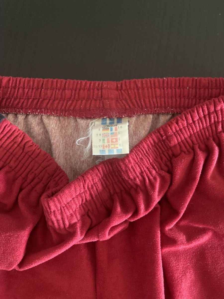 Adidas Hosen: Vintage Adidas Red Shorts Flag Design – Gebraucht aus Bern von Lelixino 4