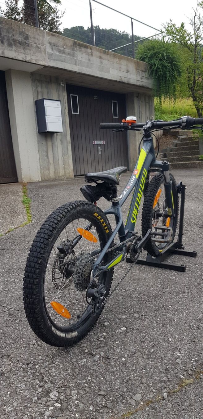 Specialized Velos: Kindervelo Mountainbike SPECIALIZED – Gebraucht aus Oberhofen Thun'see von  2