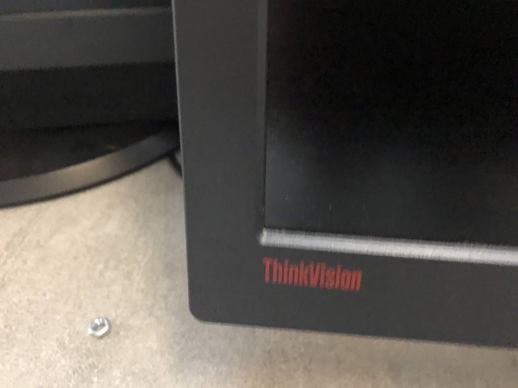 Monitor: Zwei Lenovo Bildschirme – Usato da Berg TG venduto da nolliev1 1