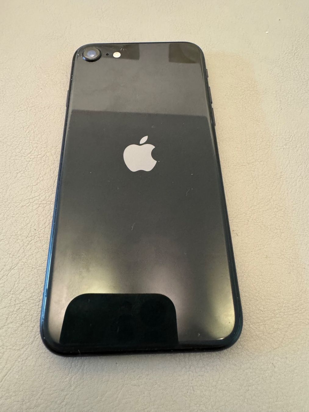 Apple Portables: iPhone SE 2020 – D'occasion à Adliswil par Busys 3
