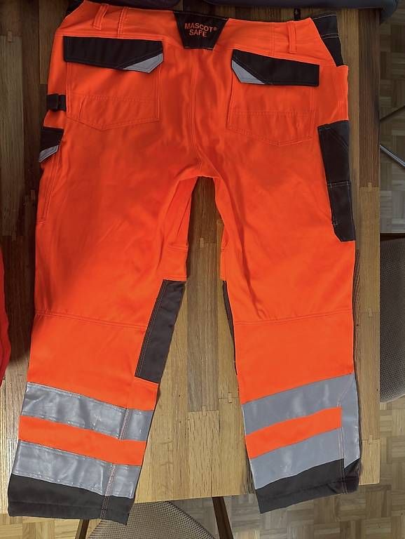 Pantaloni: MASCOT Warnschutz-Arbeitshose, Gr. 62 – Usato da Altdorf UR venduto da Michael 1