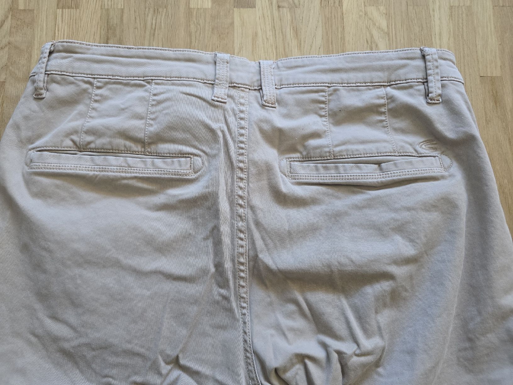 Pantaloni: Pantalon Camel Active, taille 31/32, beige, printemps. – Usato da Mont-sur-Lausanne venduto da Didinho 2