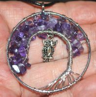 Halskette L-8305 – Amethyst – Baum des Lebens mit Eule