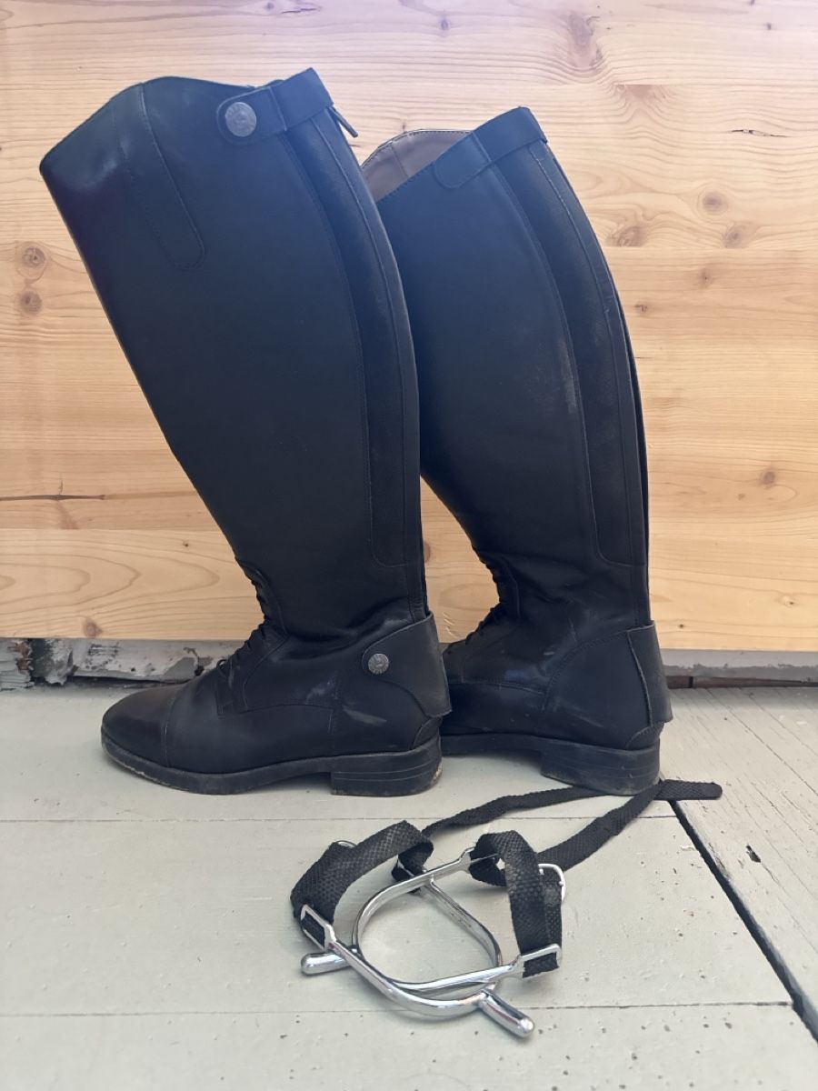 Scarpe da donna: Reitstiefel mit Sporen schwarzes Leder Grösse 39 – Nuovo (secondo la descrizione) da Tann venduto da ann_qn2n