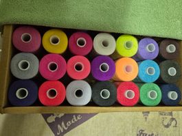 Nähgarn-Set, 21 Rollen, verschiedene Farben,