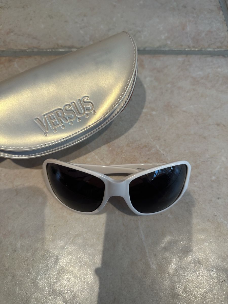 Versace Brillen & Gläser: Versace Sonnenbrille – Gebraucht aus Luzern von ariazalea