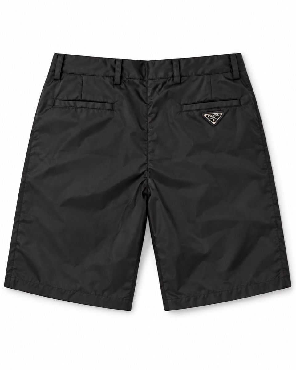 Prada Pantaloni: Prada Shorts – Usato da Basel venduto da pau_s6pv