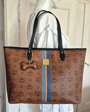 MCM Shopper Size M, mit Dogbone-Anhänger