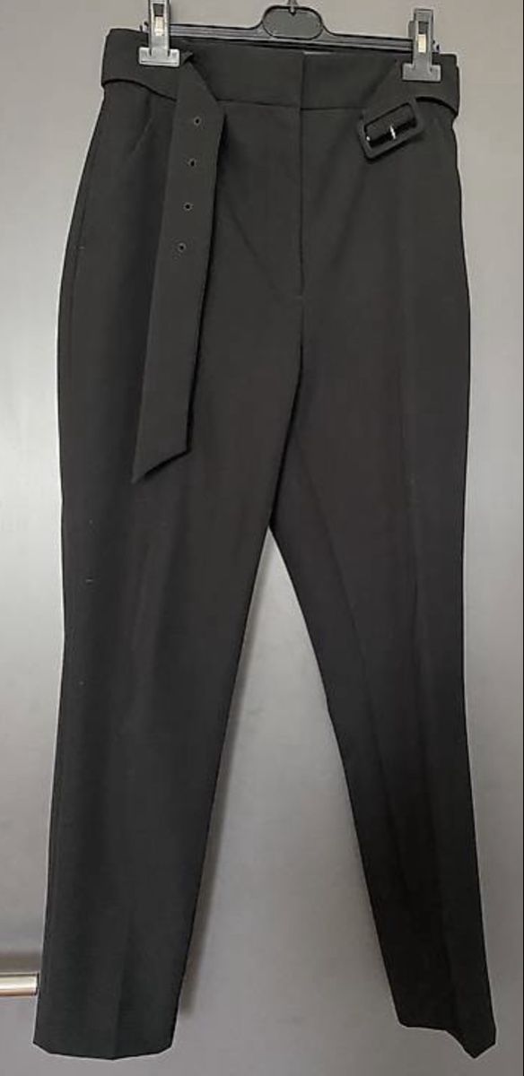 Pantaloni: Schicke, schwarze Stoffhose mit Gürtel – Usato da Embrach venduto da ale_v5qn