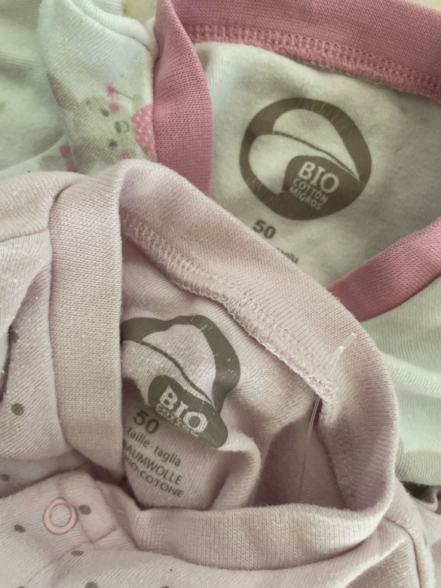 Migros Pyjamas: 2 Migros Strampler Pyjamas Gr 50 Bio Baumwolle Mädchen rosa – D'occasion à Obergerlafingen par cabo4 1