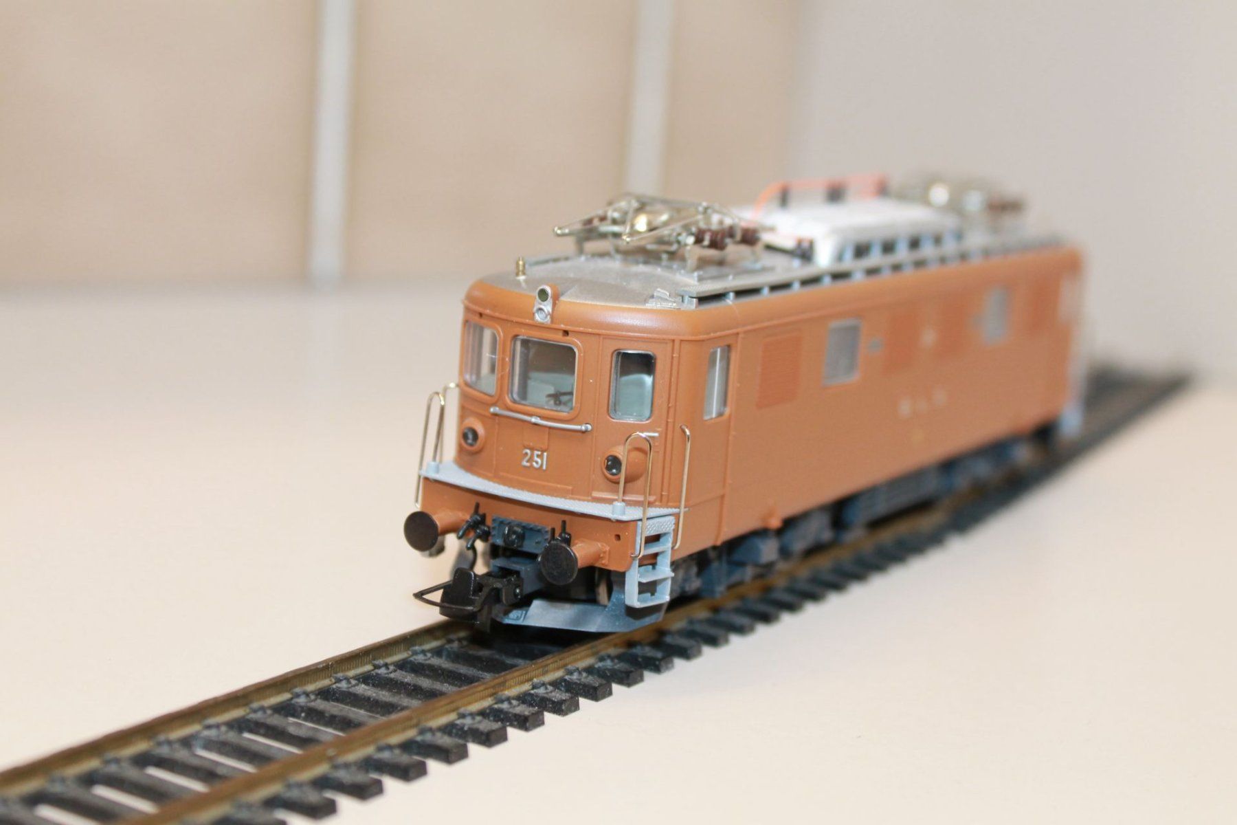 Roco Modelleisenbahnen: Roco Ae 4/4 – Gebraucht aus Birmensdorf ZH von Buhwil18 3
